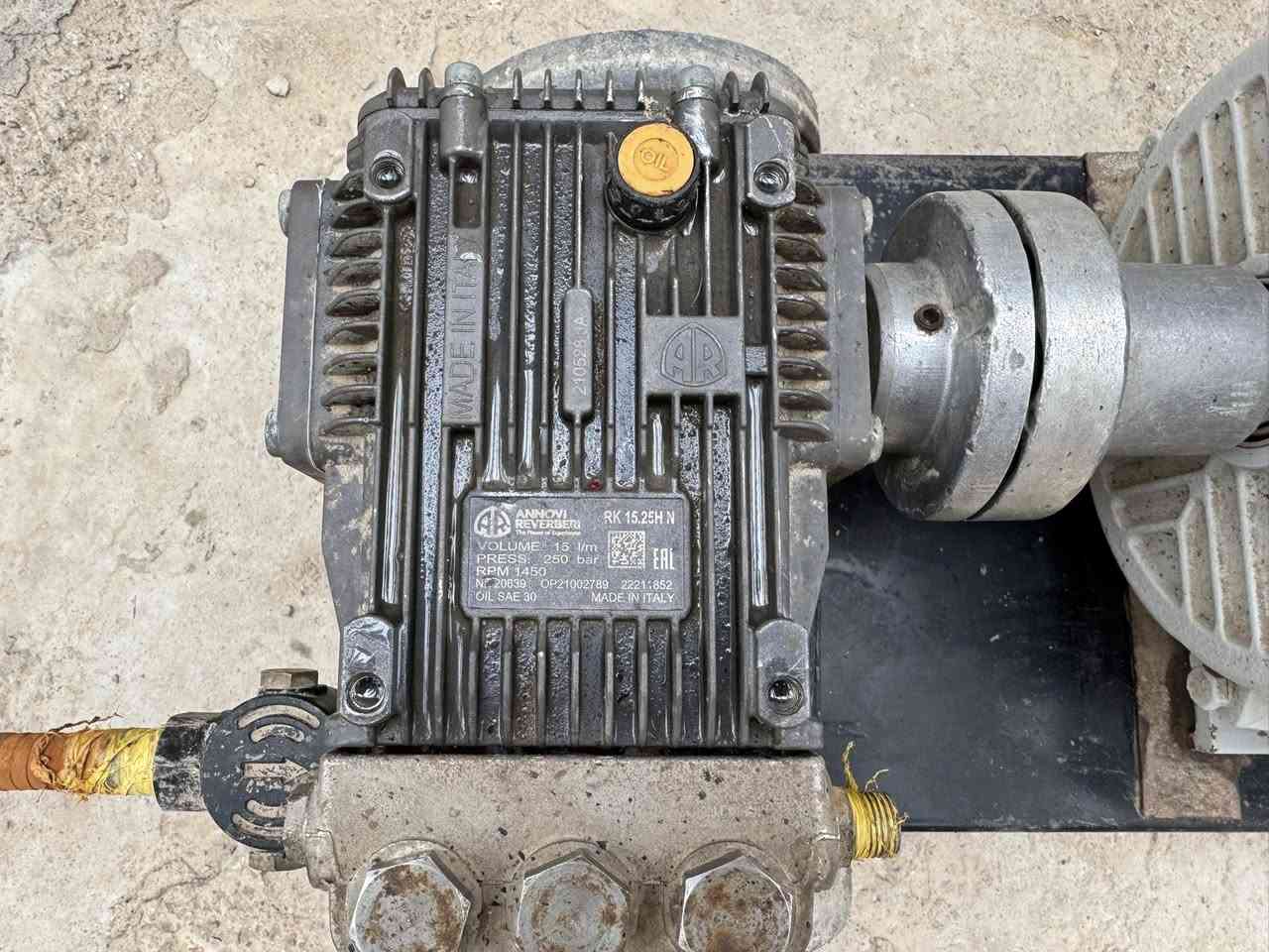 يا الله للبيع غراض غسل
مضخه ايطاليه عدد ٢ 
ماطول 7:5 حصان ثري فيز 
مع الملحقات صونده 20 متر مع اليده 
شرط مامفتوحات ولا مصلحات هنه والماطور 
تاروسه هواء 520 لتر 
ثلاثه بستم ماطور ايطالي 5:5 حصان ثري فيز  
سعر المضخات ثنين1200 دولار  وبيهن مجال بسيط 
التاروسه سعرها 450 دولار 
مولده كيا كرنفال 4000 مسكر عليها راس توليد 40 KV شرط لا تنقيص ولا تبخير وعليها ضمان 5 سنوات اذا مفتوح المحرك 
سعرها 23 ورقه وبيها مجال 
تجي تفحص وتشوف بعينك يله تشتري 
مكاني واسط  الدبوني  ابعد عن شارع بغداد كوت 60 متر 
***********
