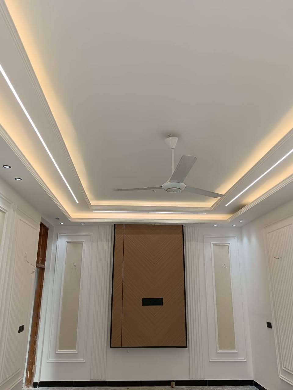 ✨ عرض خاص لمدة 5 أيام فقط! ✨
ارتقِ بمساحتك مع فن الديكور الحديث – حيث تلتقي الفخامة بالدقة والإبداع.

💥 العرض الذهبي البوكس : فقط 28,000 دينار للمتر 
يشمل:
📐 ديكور متكامل + طلس وصبغ بجودة جوتن الأصلية + تثقيب إنارة احترافي

🌟 لماذا نحن الخيار الأفضل؟
لأننا نجمع بين الذوق الرفيع وسرعة التنفيذ بأعلى معايير الجودة.

🔸 خدماتنا:
✔️ تصاميم داخلية وخارجية فاخرة
✔️ جبس بورد – كلاسيك | مودرن | ملكي
✔️ صبغ داخلي وخارجي بألوان جوتن العصرية
✔️ ورق جدران أوروبي وخليجي راقٍ
✔️ ديكورات فلين، حجر، وزجاج
✔️ سقوف ثانوية وسحبات احترافية
✔️ واجهات فوم وطلس بتشطيبات هندسية أنيقة

📞 للحجز والاستفسار عبر واتساب:
***********
***********

📌 تابع صفحتنا الآن واكتشف أحدث التصاميم التي تعكس ذوقك وتميّزك.
💬 العرض ساري لمدة 5 أيام فقط — لا تفوّت فرصة التجديد بأسعار لا تُكرر
