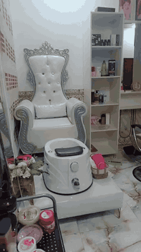 يوجد صالون نسائي متكامل للبيع مستخدم شهر يعني جديد مو مكان فقط غراض للاستفسار اتصل ***********
