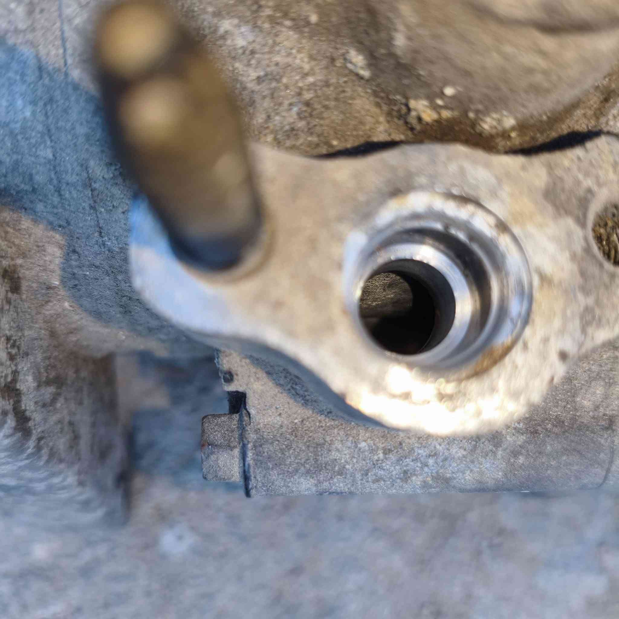 سلام عليكم كمبريسر حاويه مالت كصه مامشتغل وداخله جديد شوف الصوره الحديد ابيض مالت امسكر الشراي قيم بمايرضي الله وأخذه اعرف سعره بس ماحب اذكر المتاجه اني خادم غير متواجد بلنت لاتصال *********** مكاني كربلاء  من رخصت مدير الكروب ربي يرزق الجميع ورمضان خير وعافيه عليكم ياربي
