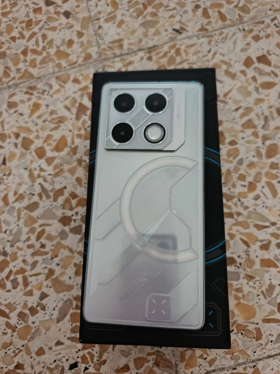 السعر  310الف مع كامل ملحقات شاحن الأصلي  و باكيت   ***********
