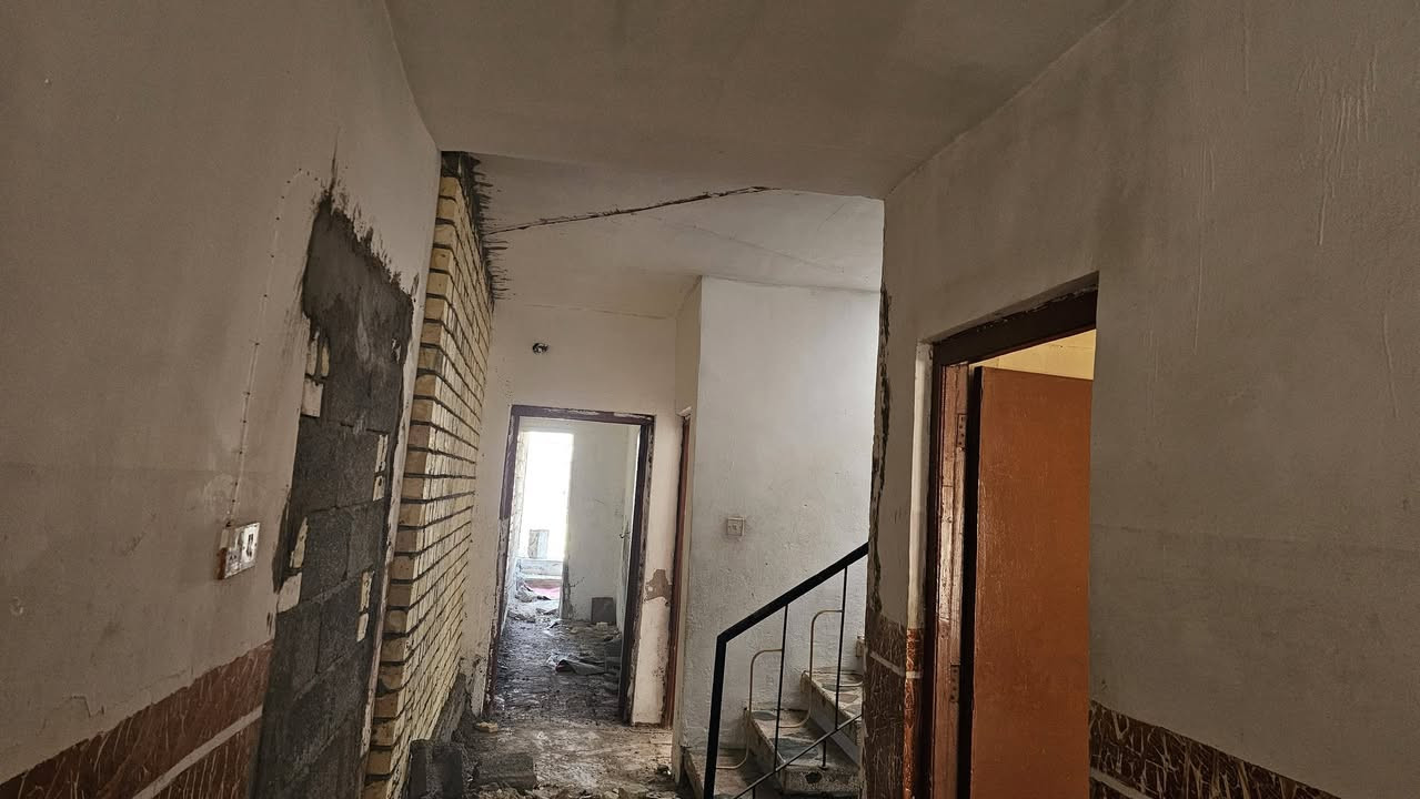 بيت للبيع
السلام عليكم
بيت مقطوع يصلح للسكن
 او تفليش البيت واستخدام الارض لبناء بيت جديد، والبيت فارغ َالسعر على الخاص ويوجد واتس للاتصال او المراسلة. 

المكان : الكرامة _ شارع المضمد ابو علاء مقابيل بيت جدوع 
المساحة : 160 متر
نزال : 6x27
نوعه الارض :زراعي

للاستفسار :
*********** 
 ***********
