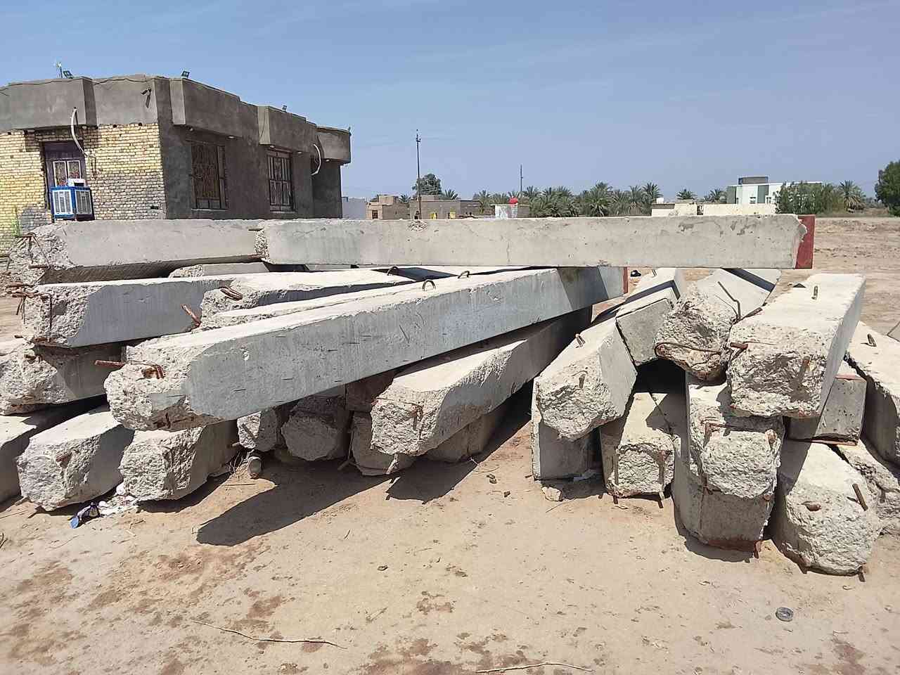صبات كونكريت  للبيع اساس بيت او سياج العدد 34
قياس طول 4 متر اقل اكثر 
ارتفاع 40 وعريض 40
*********** واتساب
