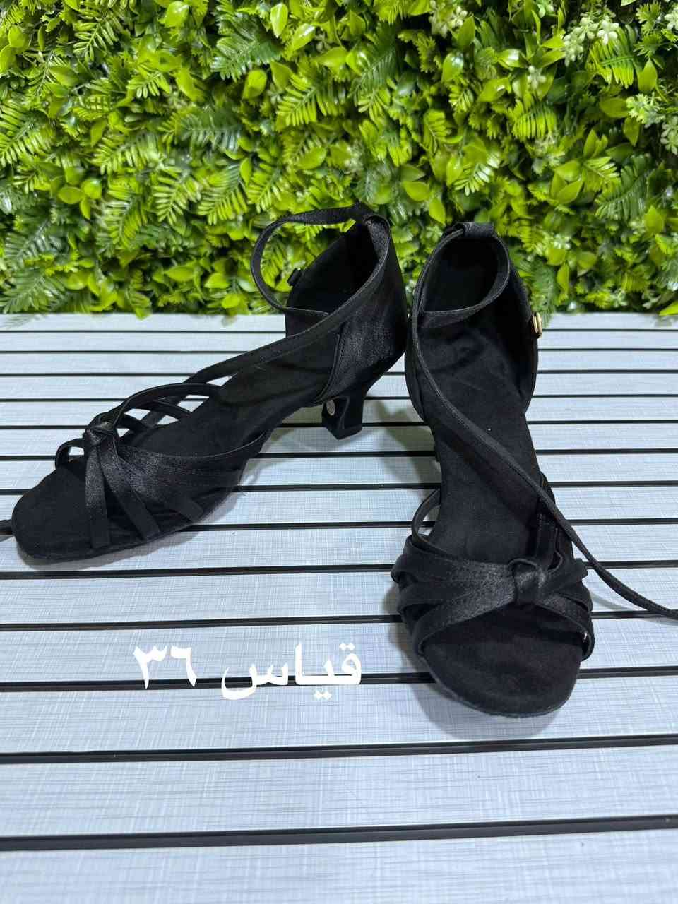 احذية نسائية يوجد خدمة توصيل لجميع محافظات العراق للاستفسار اكثر التواصل عبر الواتساب على الرقم *********** او عن طريق الصفحة
