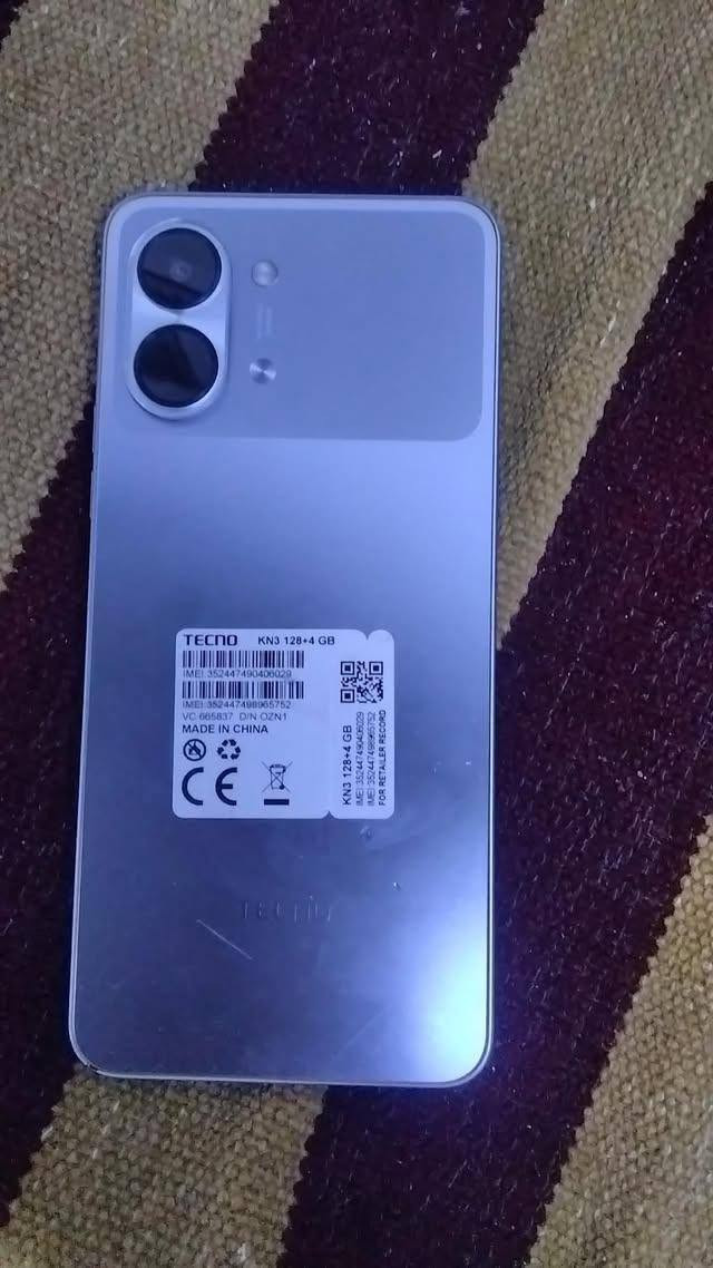 للبيع جهاز Tecno Spark Go 3 نظيف 🔥
المواصفات:
الاسم: TECNO SPARK Go 3 - KN3
المعالج: Unisoc T7250
الرام: 4GB 
النظام: Android + HiOS 15.1.2
الكاميرا: خلفية 13MP + امامية 8MP
البطارية: 5000mAh
الشاشة: HD+ 720x1600

الحالة: نظيف 100% بدون عيوب
الاستخدام: واتساب، فيسبوك، يوتيوب، ببجي سلاسة + متوسط

السعر:٢٥٠ وبي مجال


**إذا كنت صاحب هذا الإعلان وتريد حذفه لأي سبب، رجاءا أرسل رسالة إلى الدعم الفني**
