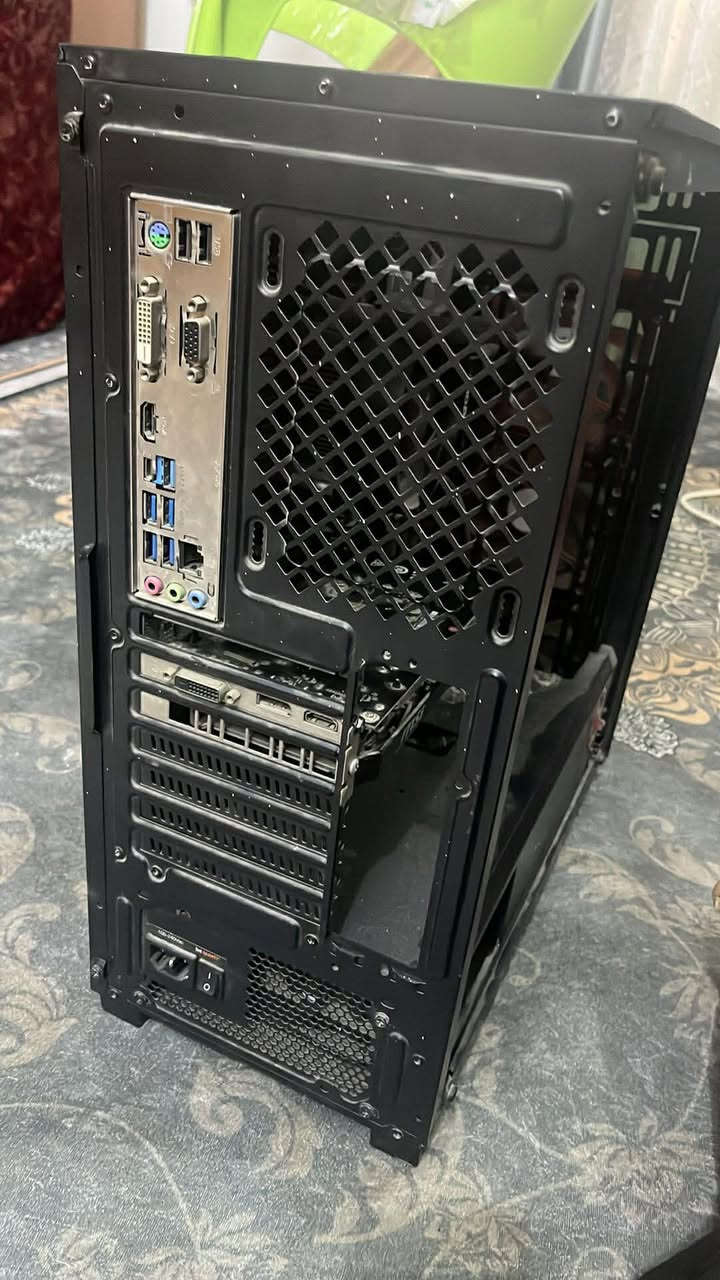 سلام عليكم يوجد بيسي كيمنك موصفات متوسطه وسعر مناسب 
كارت الشاشه1650 سوبر
معالج رايدن 5 2600
رامات16 كورسي ار جي بي 3600
مذربوردb450pro
بيسي جاهز وشغال فقط جامت الكيس مكسوره 
*********** الاتصال او راسلني 
 ارجي بي رامات ومراوح بالعافيه على ياخذها بيها اسس دي 256
وهارد1تيره
