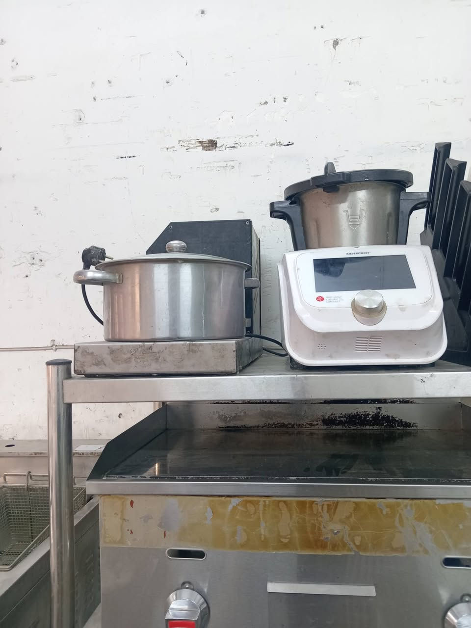 مستعدون لتجهيز المطاعم بكافه المعدات جديد ومستعمل وتصنيع كافه مستلزمات المطابخ جمله  الاستفسار اتصال او واتساب ***********
