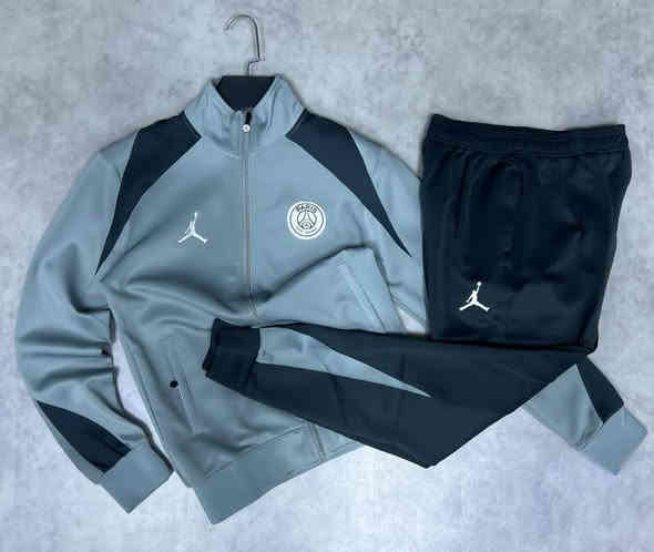 تراكسوت رجالي سحاب اصلي ستن  احجم من ميدم إلى اكسين خانقين فرع شرطه مقابل احذيه علاء حداد ***********
