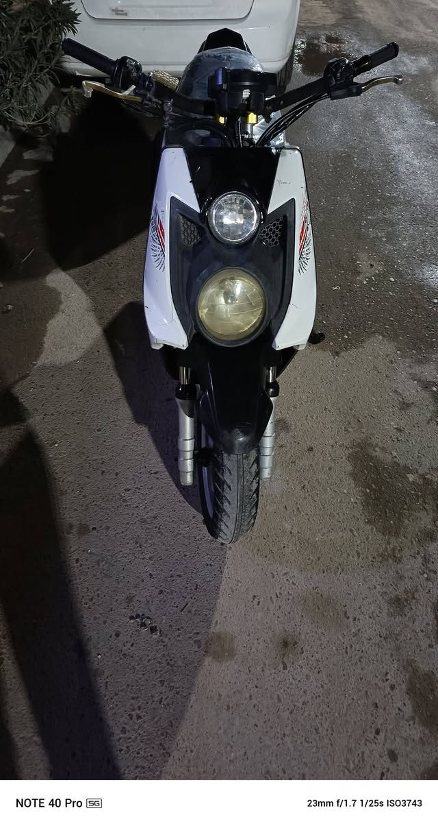 سكنس جبلي مديل 15
كل نقص ما بيه مثل ما موضح بل صوره خدم واحد ويه مكينه 
اوراق منفيس مكاتبه 
كلشي بيه شغال
نازله عله ايدي دراجه رمبه صار سنه 
قفل جنطه
قفل ستيرن
قفل جوزه
دبلات شغاله 
تايرات جديده
دهن جديد
عارضه مليون بيه مجال قليل
متواجد كل وقت ***********مكاني بغداد شعب
