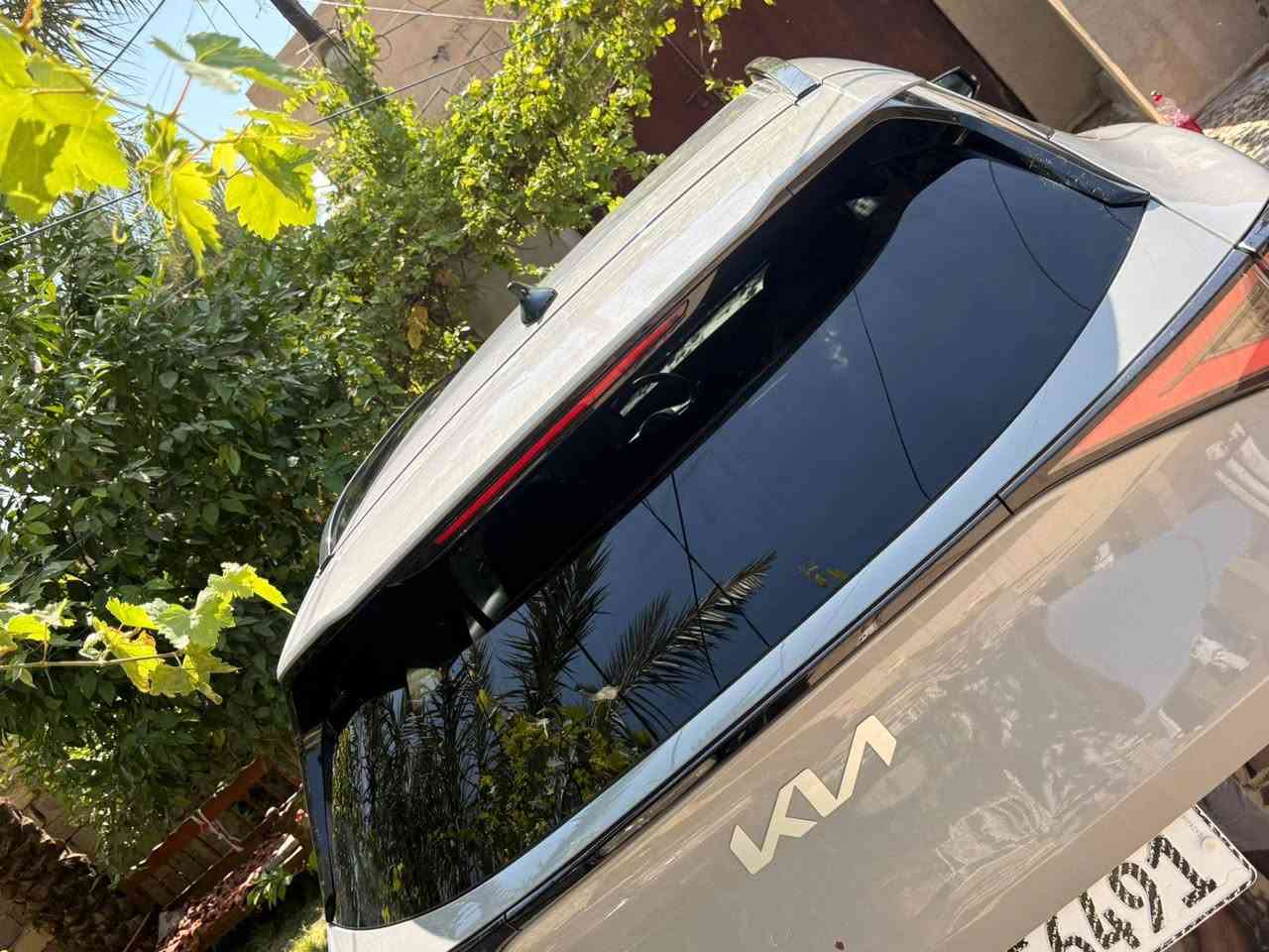 سبورتج sx24 لون مميز سمنتي 
حجم المحرك 2500تنفس طبيعي 
فول مواصفات كراسي كهربائي 
فتحه سقف بنوراما فتحتين 
تحكم استيرن جهتين 
خزن كراسي 
شاشه متصله 
ضررها فقط دعاميه مبدله بدون شواصي ولا دواخل  بلاديه 
وبيها بارد بنهايه البنيد بدون ايرباك 
215سعر ماشيه ٢٧مايل فقط بعدها جديده مكان السياره بغداد حي البتول رقم الهاتف ***********
