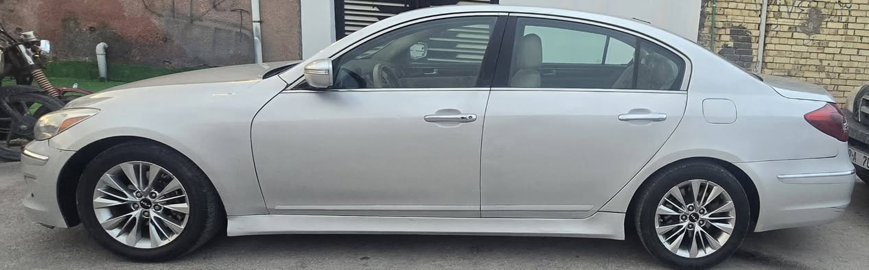 🚗 للبيع: هيونداي جينيسيس 2013
📍 مكان السيارة بلكوت مركز مدينة  /
📞 للتواصل: ***********/***********/
💰 السعر: 110 ورقة – قابل للتفاوض
🛠️ المحرك: 6 سلندر – 3800cc

⚠️ بصمه السيارة 
• وارد أمريكي
• حادثها الجاملغ الخلفي فقط
• مصبوغة احزام اثر جراد فقط 

⚙️ المواصفات: فول عده الفتحة 
• تخم تاير جديد 
• تحكمات ستيرن
• شفتات ستيرن
• تحديد سرعة
• جامات اوتو
• لايتات اوتو
• سيستم سماعات infinity ♾
• تدفئة وتبريد قطعتين 
• رادارات جانبية
• حساس أمامي وخلفي
• والعديد من المواصفات الاخرى 

📌 تفاصيل إضافية
• رقم السيارة: بغداد الدولي الجديد
• بيع امراوس حسب القناعة 
• لون السيارة: سلفري
