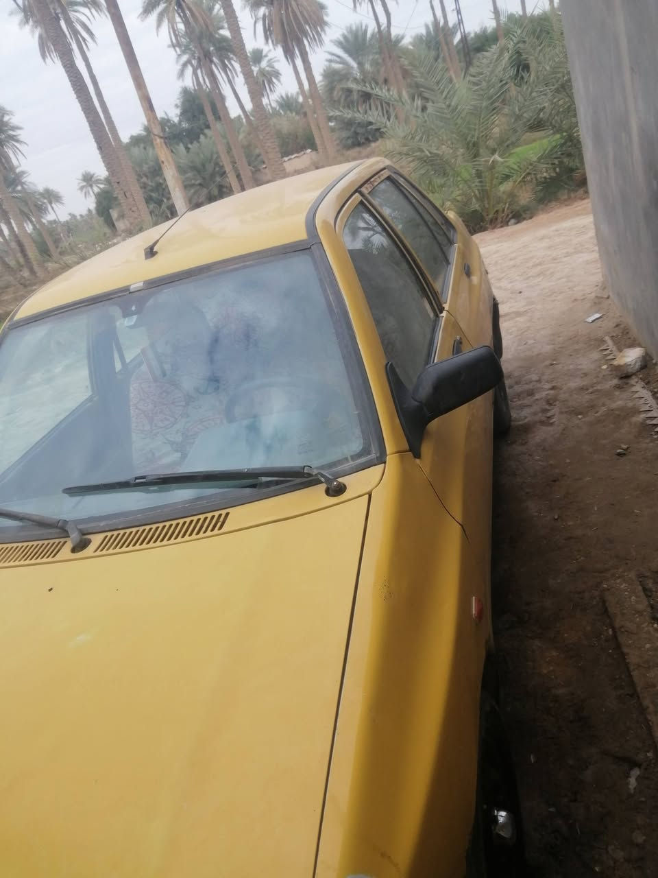 السلام عليكم.  سياره سايبه لبيع محرك بيه خيط بخار كشر نضيف شوفت عينك باتري جديد تايرات جدد دواخل جدد شواصي نضيفات بيها قليل اخياس المكان الدوانيه اتصال على الرقم. *********** السعر 12 وبيها مجال
