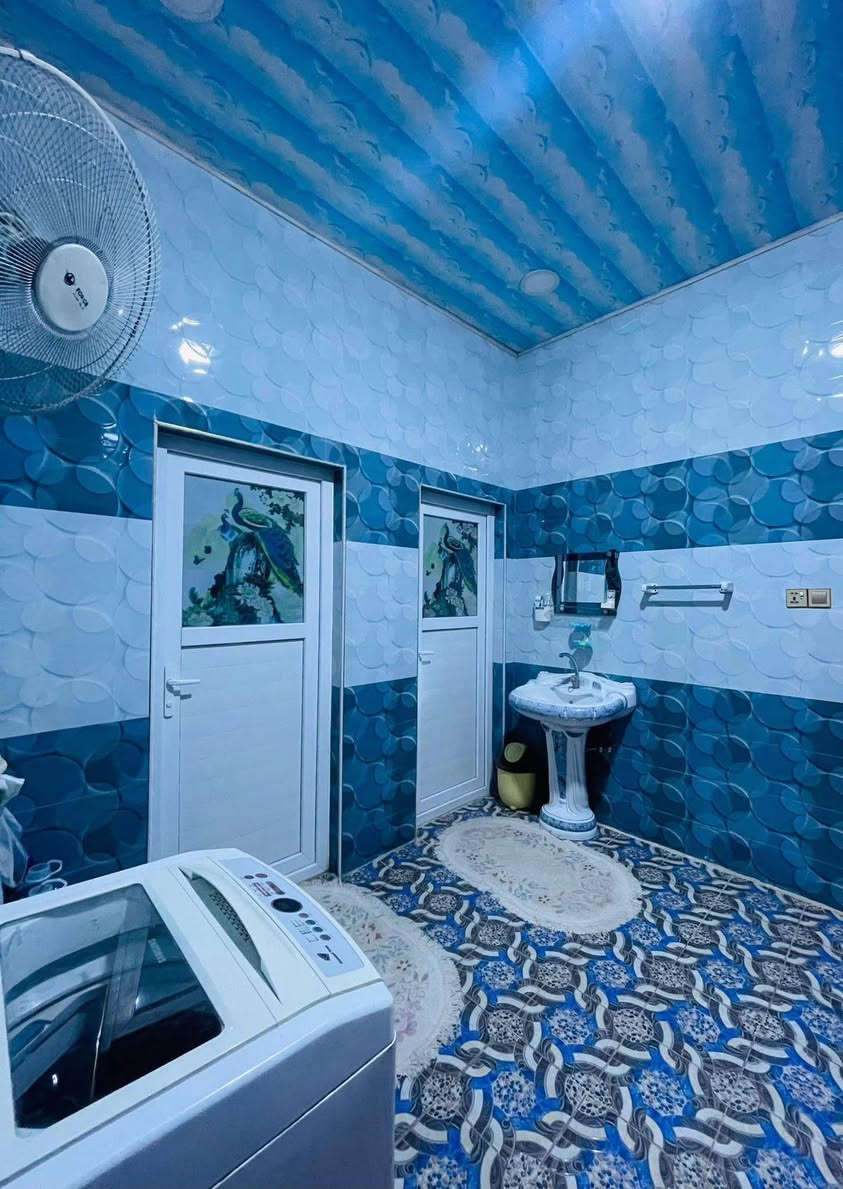 دار للبيع
في المناذرة حيرة (طريق الصنين) . 

 (منطقة الرويطات )👈🏻مجاور جامع ذو الفقار 

 دونم طابو زراعي سند 25 ب اسمي 

المساحة 300بناء مع الأثاث 

مع هيكل دار 150متر 

التفاصيل. الدار مكون من 4 غرف 

مطبخ 4 ×6
  

صالة 4 ×6

إستقبال 5 ×13

هـول 5 ×10
وصحيات داخل وخارج  
وحدايق  امامية وخلفية 
الاستفسار على الرقم
***********
