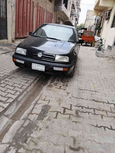 السلام عليكم
فنتو موديل 1993 مصبوغة عام مكفولة من الضربة 

محرك 1800 كير عادي مكفولات سيارة ناعمة كهربائيات شغالة 
السعر 38 وبيه مجال 
مكاني بغداد/دورة ***********
