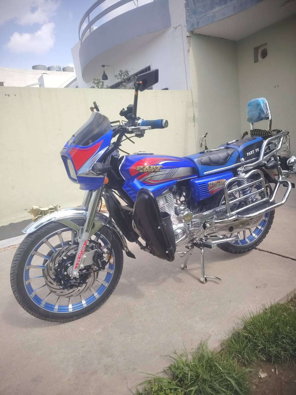 بارت FK200 مديل 24 نازل 26 ماشي ١٧٠٠ اخو الصفر كلو وكالة بطاقتين تشغيل ٣مفاتيح الوكالة جهازين تشغيل عن بعد  السعر ٦ورقات ونص ***********
