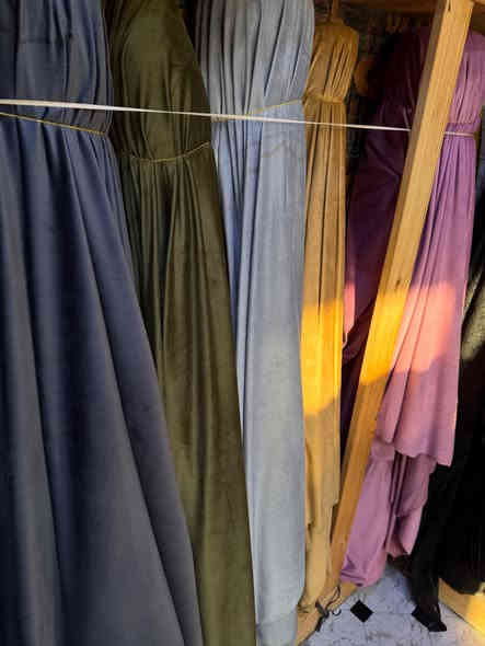 جديد جديد 
قديفه جلد الغزال خامه مميزه + باربي لون رصاصي يستخدم صداري 
البيع جمله.        مفرد 
اقل كميه للجمله ١٠ قطع 
توصيل جميع مناطق كربلاء ب ٣٠٠٠ وجميع محافظات العراق ب ٦٠٠٠ 
للاستفسار مراسلت البيج او ع الواتساب ***********
