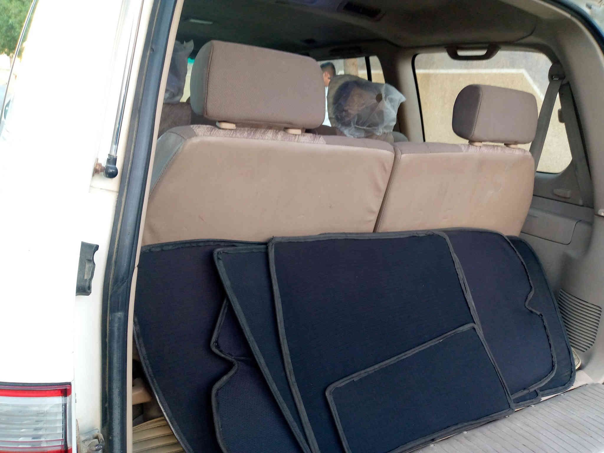 من رخصة مدير الكروب المحترم للبيع لاندكروزر قطري 2001 كامل المواصفات اوتوماتيك بدون فتحة تبريد شغال ثلاث قطع مع ثلاجة الماء تخم تاير اجنبي نضيف جدا مع تخم تاير جديد بالكرتون بعدة ما مشدود بدي جدا حلو تبديل جاملغ أمامي فقط اثر طخة بارد ثلاث قطع والسونار موجود محرك ممتاز قير شغال بي نقص بسيط النمرة الثالثة بيهة صفنة قليلة باسمي رقم انكليزي مجدد لل2030 بغداد سعر البيع 135 من الاخير والسيارة أن شاءالله احلى من الصور وإذا مراوس بسيارة مناسبة مع فرق السعر اراوس العنوان بغداد الحسينيه ***********
