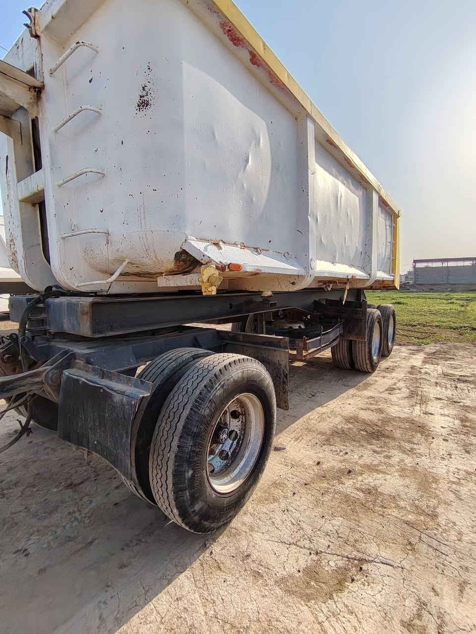 السلام عليكم مقطوره للبيع حوضيه شاصي كفاله بدي جديد تخم تاير مكان واسط صويره للاستفسار***********لسعر 82
