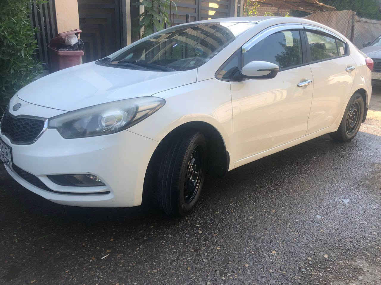 السلام عليكم سيراتو للبيع خليجي 2013 شكل 2014 السياره نظيفه كما موضح بالصور محرك 1600 دوش محرك وكير مكفولات تبريد قطعتين بيه بارد بالجاملغ الامامي بسيط گلش ومصلح والهلال مال الجاملغ الخلفي مصبوغ بس لابارد ولا ضربه 
تحگم ستيرن جهتين 
شاشه وكامرا وبلوتوث 
السعر ب120 وبيه مجال الاتصال ع الرقم *********** العنوان بغداد الحريه/الدولعي بغداد, العراق
