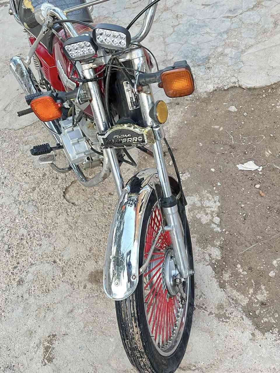 السلام عليكم شباب دراجه نامي برو موديل 2019 نضافه فول لا صرف ولا بخار شلعه فول سعرها(260 )وبيها مجال الشراي يتصل***********
