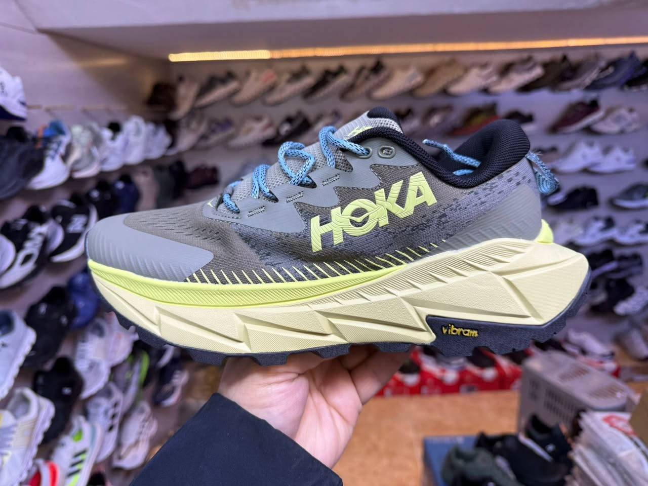 💎🔥💥HOKA 💥🔥💎
جمله فقط 🤚🏻 
كوالتي عالي 💯 
📍قياسات 40-45
توصيل لكافة محافظات سوريا العراق 🚕 
📞لطلب والحجز تواصل على واتساب 
***********
سوريا #العراق #جملة #مودل #جديد #ستايل #احذية #توزيع #اطلب #حجز
