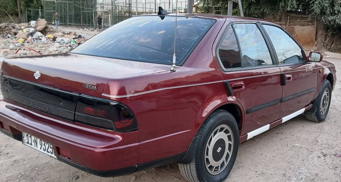 نيسان ياباني موديل 93 رقم بغداد دولي اوتوماتيك 6 سلندر منظومة تبريد كامله مكفوله من الظربه غرفته ابلاديه حداديه ممتازه تخم تاير ياباني  ويل كب السياره نظيفه السعر 39  ورقه مكاني بغداد***********
