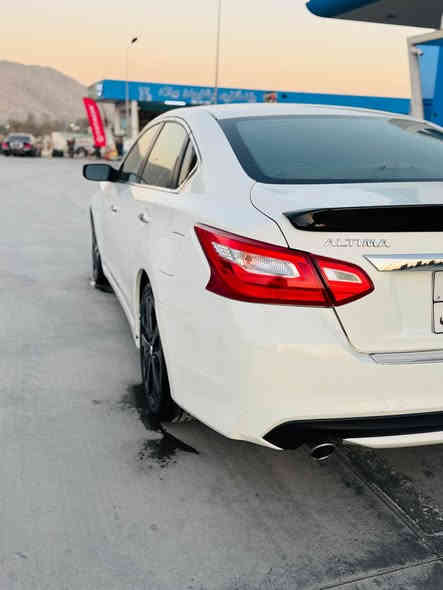 نیسان ئاڵتیما سپی بەفری (2017)
مواسافەت (S) کراوەتە بە (SR)
مواسافەت :شاشە کامیرە ویل کرۆم بەسمە دەرکە بەسمە سێ مۆدی لێخوڕینی هەیە (eco,sport,normal) 
سەیارەکە یەک چامەلەخی بۆیاخە لەگەل پەڵیەکی دەرکەی 
سەیارەکە (60m)هەزار مایل رۆشتەوە
سەیارەکە نمونەیە لە جوانی 
٤ر تایی لۆکی لەسەرە 
نرخ:125 محمالە 
***********
*********** رانية
