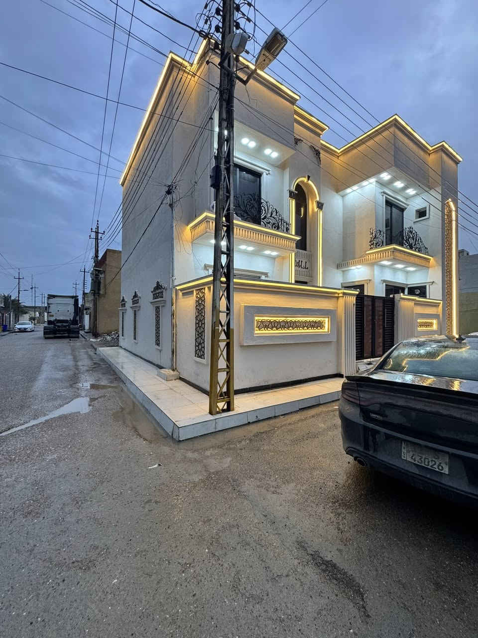 السلام عليكم
بيت للبيع 
طابو صرف 
140 متر 
وجه 13 
نزال 11 
بغداد المدائن سلمان باك ( البانوراما ) 
جهة المدارس 
قرب الشارع الرئيسي 
ركن على شارعين 
3 طوابق 
3 غرفة نوم 2 سويت 
4 حمامات وانتو بكرامه
بناء جديد قبل شهرين 
سعر مناسب جداً 
للاستفسار 
***********
