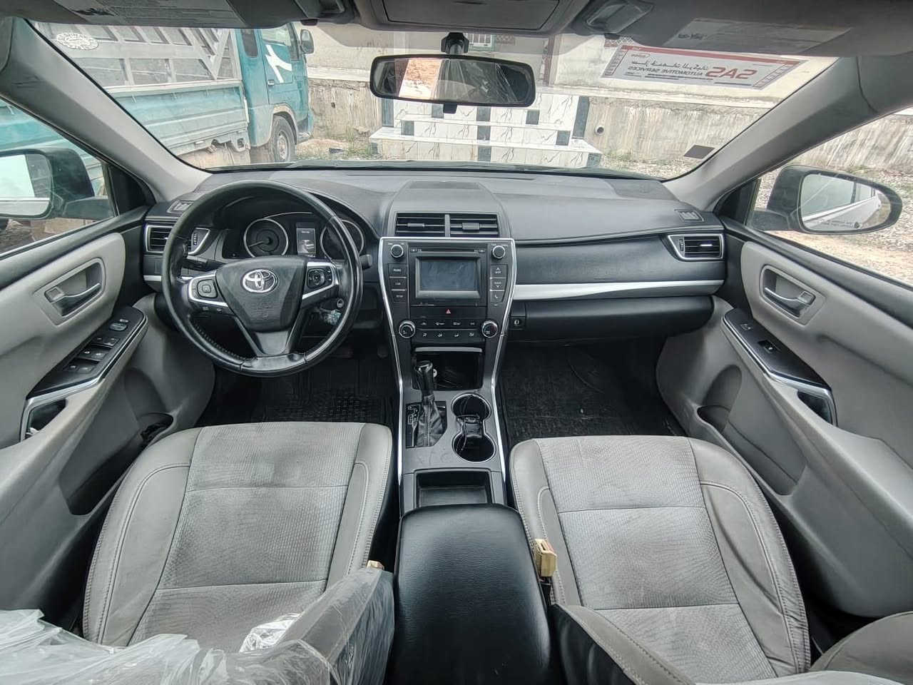 السلام عليكم للبيع كامري موديل 2017 وارد امريكي رقم سليمانيه دولي شرط التحويل محرك كير شرط صدر تواير جديد ماشيه 114الف موصفات اس اي ضرر جاملغ وبونيد بدون دواخل وبيه مكانين بارد صغار السعر 138ورقه وبيه مجال شي قليل مكان سياره كركوك الحويجه للستفار الاتصال علا رقم *********** يرهم مراوس حسب القناعه
