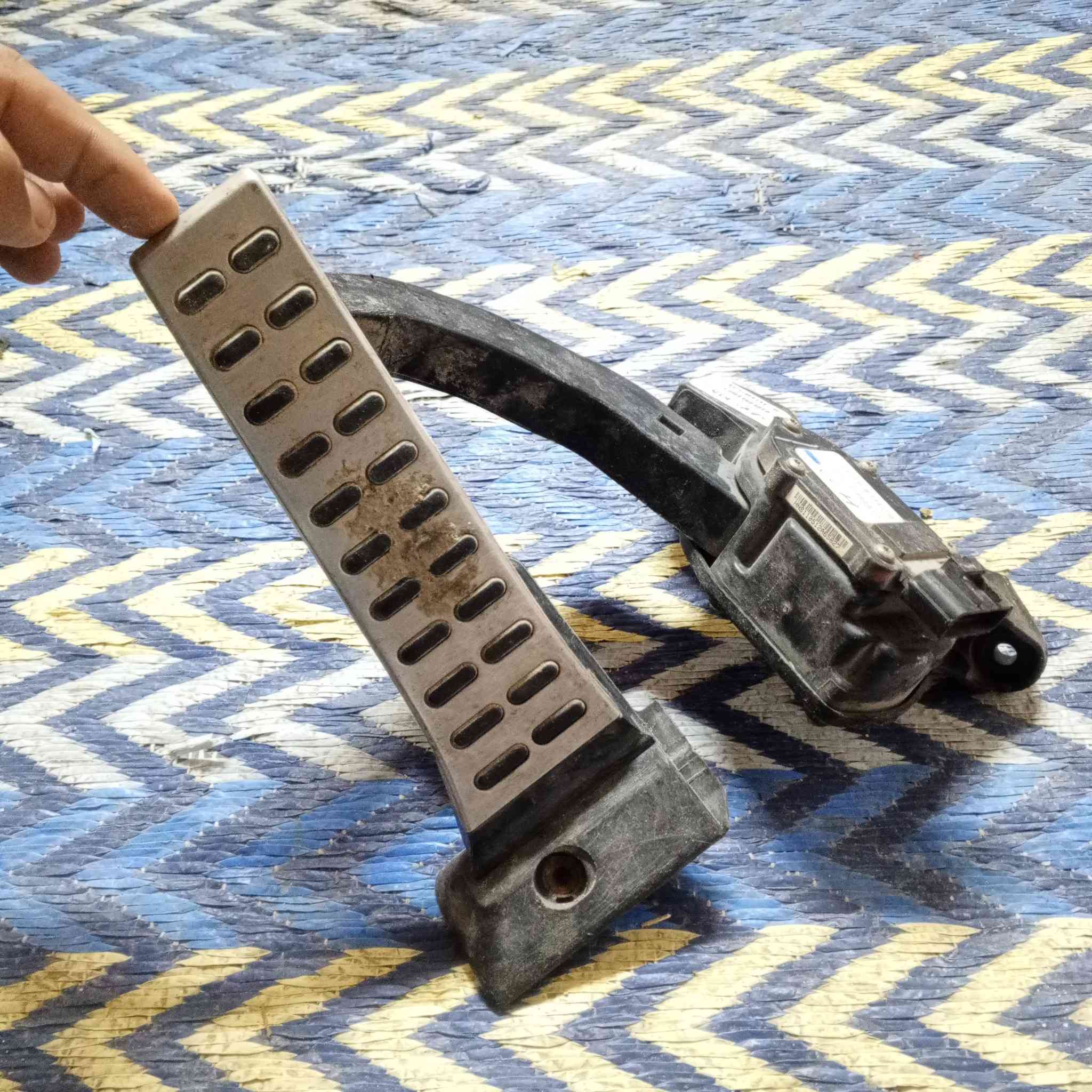 سلام عليكم دواسه وتماتيك موديل 2012مضلاع البيع سعر 30المكان شاميه رقم الهاتف ***********
