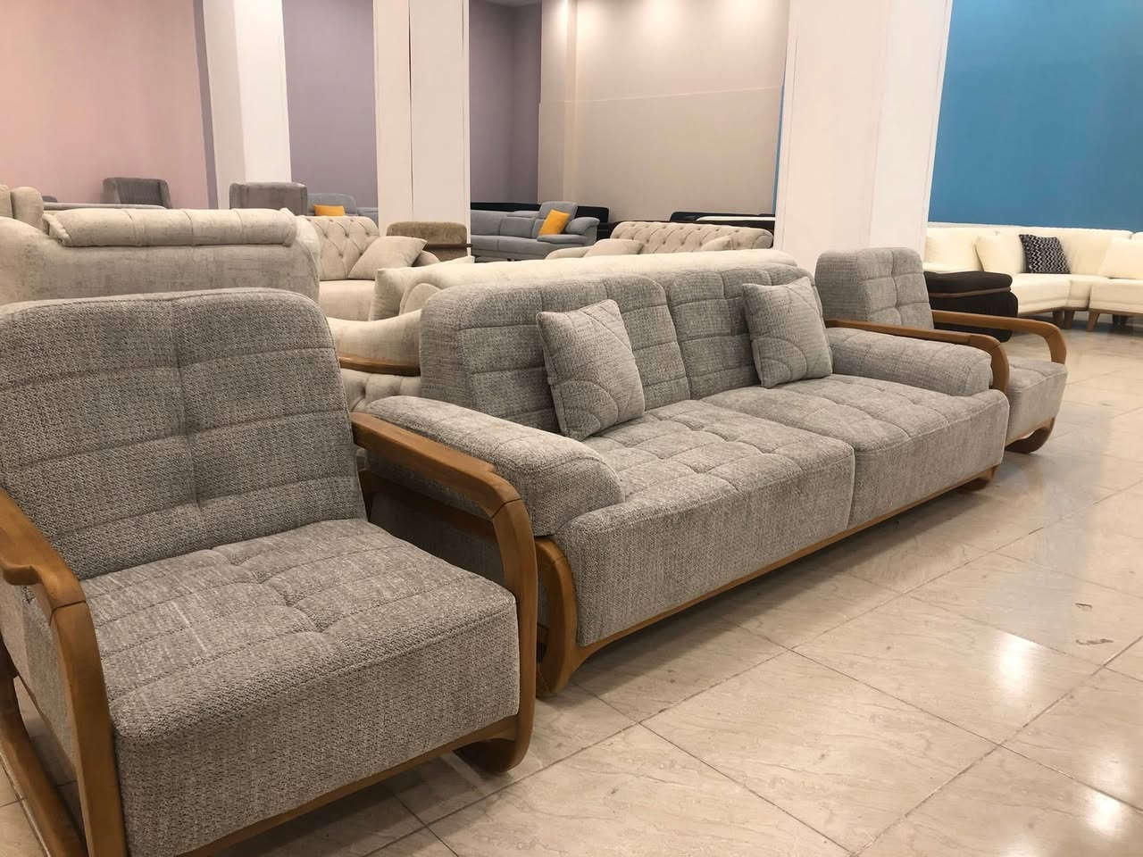 سلام عليكم ورحمة الله وبركاته احبتي الكرام وصل وجبه جديده من تخم وقنفات باحدث الديزاين وكواليتي عالي متوفر لدى موبيليات سردار بالقسط المريح وبأنسب الاسعار عنوانه خانقين سبعه نيسان رقم المحل ***********
