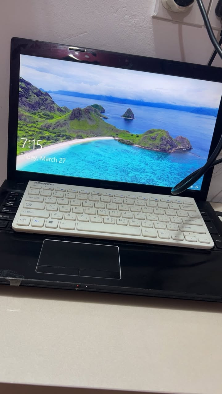 لابتوب لينوفو شغال للبيع مع ملحقات كيبورد خارجي وماوس وجنطة وشاحنة 
السعر 100 
مكاني الشعب


**إذا كنت صاحب هذا الإعلان وتريد حذفه لأي سبب، رجاءا أرسل رسالة إلى الدعم الفني**