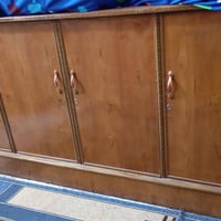 متوفر اغراض للبيع ملكانات محلات ملابس عدد ٣ ثنين رجاليه ووحده نسائيه ن...