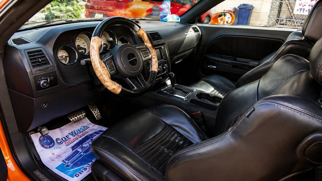 دودج تشالنجر Shaker 2014 إصدار Centennial (المئوية)
محرك HEMI سعة 5.7 لتر V8.
فئة Shaker Full Option (1/1).
كلين تايتل، بدون حوادث، وبدون أي صبغ.
مستوردة من أمريكا وهي زيرو، وكانت عند دخولها العراق تمشي 576 ميل فقط.
الممشى الحالي 78 ألف ميل.
رقم بغداد – مشروع وطني.
السعر: 137 ورقة 
***********
