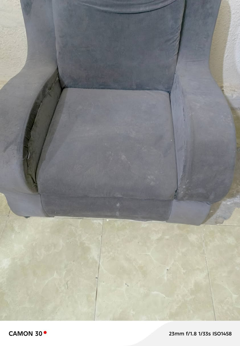 تخم للبيع عشر نفرات سعره ١٥٠ 
***********
