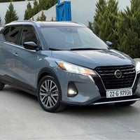 نيسان كيكس موديل 2024 لون سمنتي  + سقف اسود ماشية ١٠ الف فقط مواصفات S...