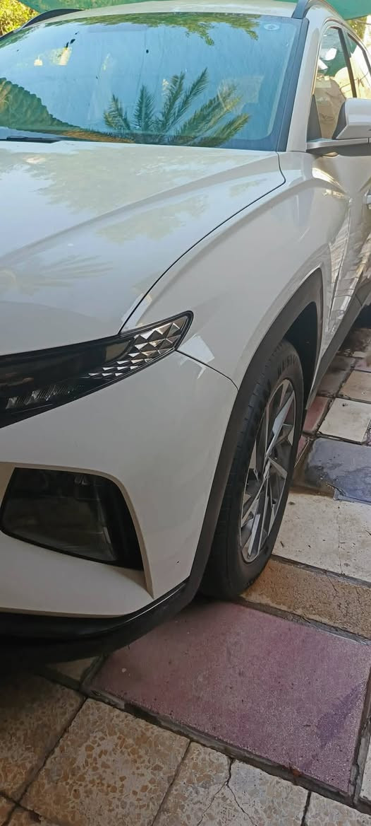 السلام عليكم توسان موديل ٢٣ للبيع. السياره جديده بدون صبغ ماشيه 43 موصفات السياره فول. بدون بنورامه السعر 195  مكان السياره زيونه للإستفسار على الهاتف *********** وشكراً
