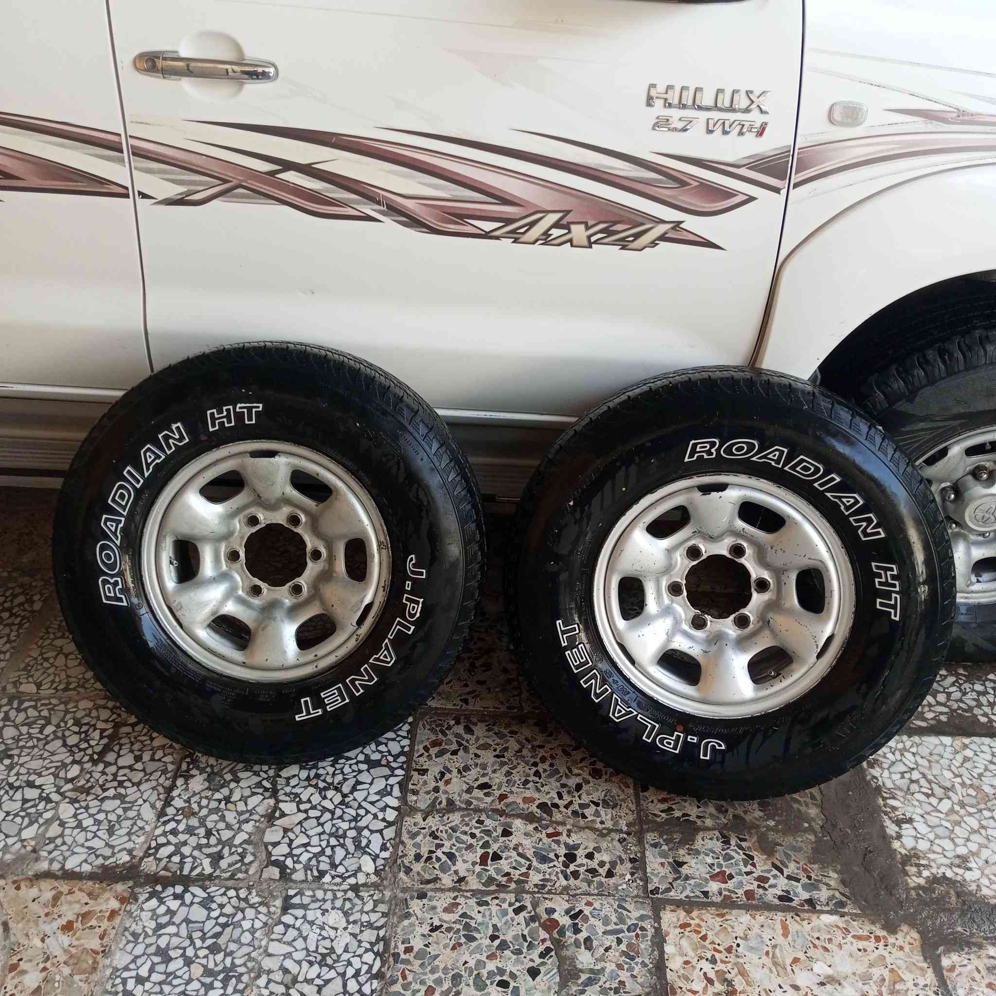 زوج تايرات هوة وويالة فورويل حجم 15للبيع  العنوان نجف رقم الهاتف ***********
