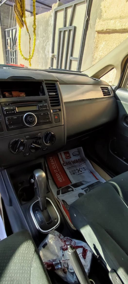 نيسان فيرسا 2012 كيرat تبريد ثلج ضايف مروحه اماميه صدر جديد دبلات جدد مشط جديد منضومه بريك جديده مبدل حته العنبار مصفر فلنجات تغليف الارضيه جلد زائد عازل حراري مع القماره باتري جديد كهربائيات كله شغاله مابيها اي جطل ضربتها بامريكا خلفي يعني بيها صبغ الجاملغات الخلفيه وقبق الجنطه نفسه ممبدل ليبل واحد السياره عده الباب بلعراق مبدل وره العبري السياره بسمي السعر 83وبيها مجال بسيط المكان كوت ***********
