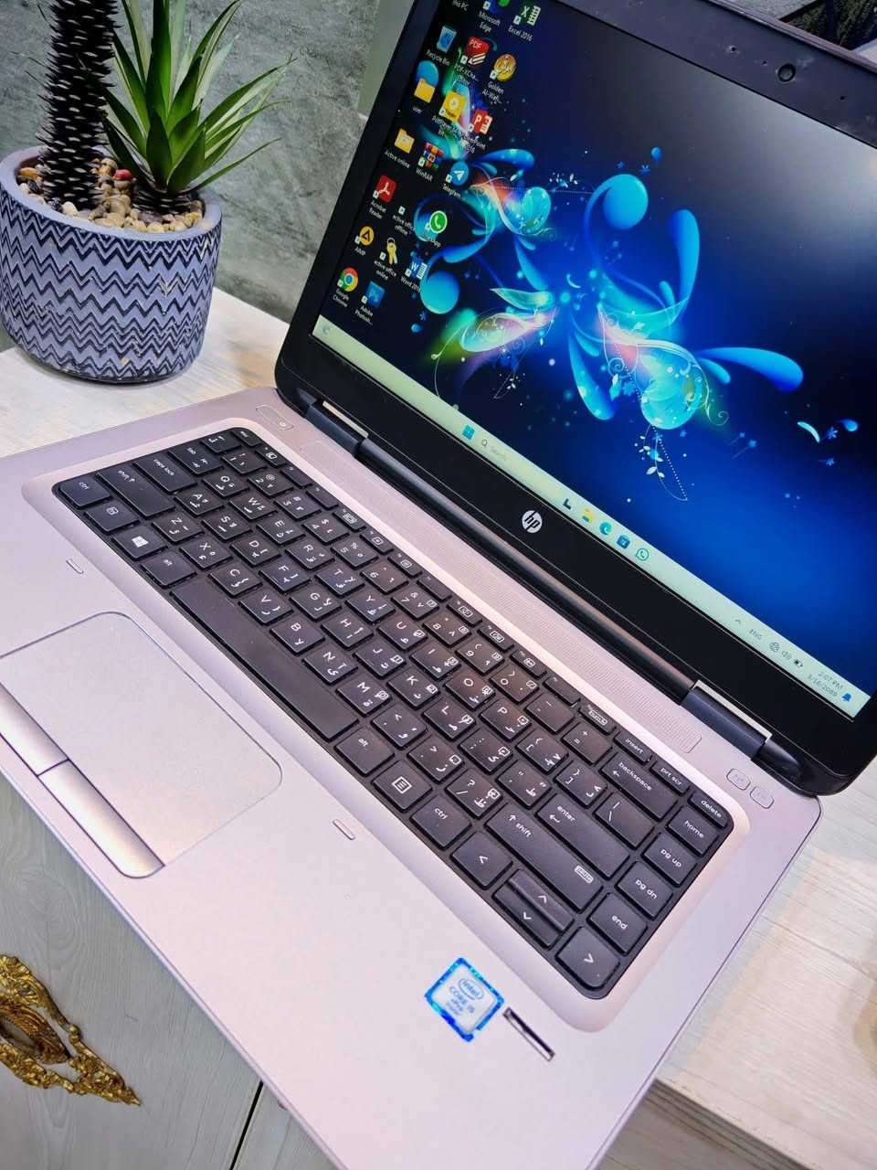 ١٨٥ الف دينار عراقي بس السعر نهائي 
HP probook 640الجيل السادس موديل مميز مناسب للدراسة والتصفح و البرامج المكتبية والطباعة 
 للتواصل *********** يوجد اسعار خاصة للمكاتب توصيل لجميع محافظات العراق 
……………………
✓ المعالج Core i5-6200u
✓ ذاكرة الوصول العشوائي (الرام) 8GB 
✓ التخزين( الهارد) SSD 256GB  
✓ مقاس شاشة(حجم الشاشة)  14 انج
✓ كيبورد  عربي انكليزي 
…………………………………
