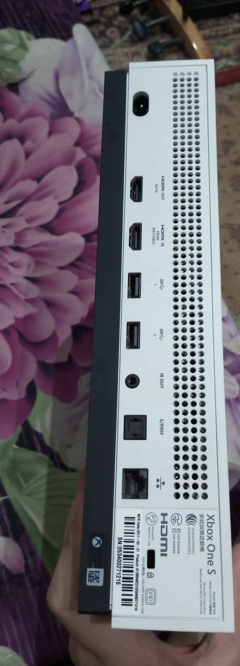 للبيع Xbox One S نظيف جداً
الذاكرة: 1 تيرا (1TB).(بعده لوك ستيكر ما مفتوح)

(لا تنسه وتكول ليش غالي تره 1تيره+شهرين كيم باص مجاني+ما تشتري لا تعمل اخي الكريم)

الحالة: شرط النظافة، أصلي غير مفتوح ولا مصلح بعده بلكاته.
الملحقات: يد تحكم + ماوس RGB.
السعر: (210 وبي مجال بسيط الطيبين ابو170 وا ابو 160 اطلع كبل)
العنوان: (نجف لا يوجد توصيل)
رقم الهاتف: (***********) تواصل وتساب او على خاص النجف, العراق
