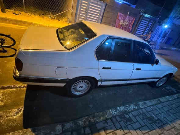 السلام عليكم 
سياره BMW
الحجم 735
المكينه 6  كير عادي 
سياره حلوه وجهازه  مديل 1993
رقم بغداد إنكليزي  تحويل مباشر 
السعر 52 وبيها مجال قليل 
أي ستفسار خابر وتدلل
***********
