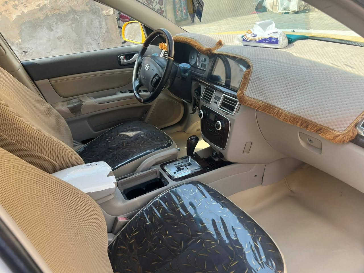 السلام عليكم  سياره سوناتا موديل ٢٠٠٧ خليجي مبدل بيه قماره مكينه كير تبريد كفاله تخم تاير دواخل جديده سياره ب اسمي مداور ثاني يوم  
***********.  مكلف بالنشر.
