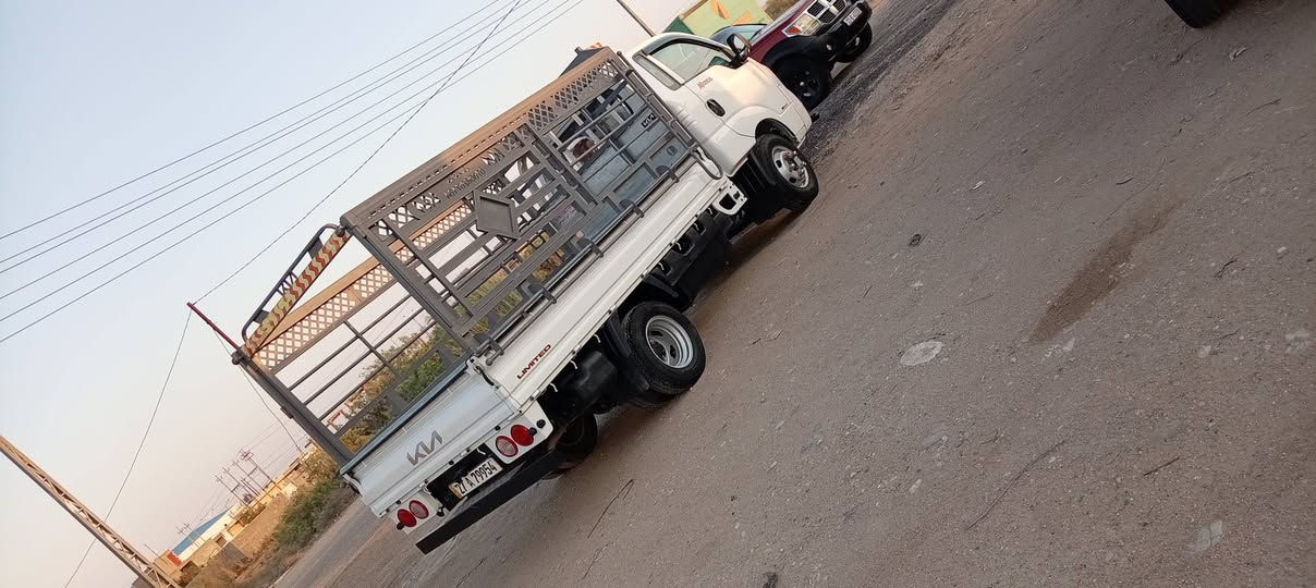 بنكو موديل ٢٤ 
سياره مكفوله ضربه وتبديل وصبغ رقم ذي قار انكليزي امداور مباشر ماشيه ١٨ الف اموره ويل 14 سعره 200$ وبيه مجال الشراي يتصل ***********
