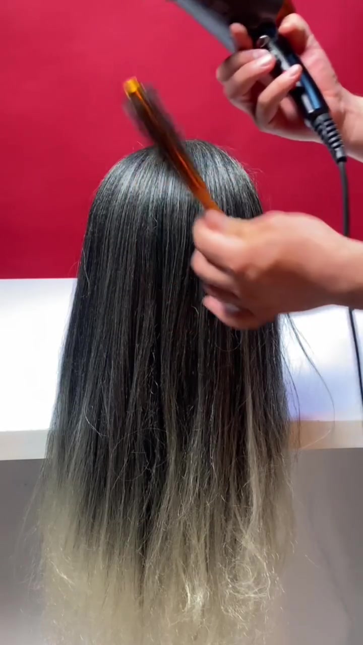 مكواة شعر احترافية HZ-870 لتنليس وتمويج الشعر 💇‍♀️

احصلي على شعر ناعم أو تموجات أنيقة بسهولة مع جهاز تصفيف عملي يجمع بين الأداء السريع والعناية بالشعر.

✅ تصميم 2×1 للتنعيم والتمويج
✅ تحكم بدرجات الحرارة من 160° إلى 220°C
✅ تسخين سريع خلال 30 ثانية
✅ تقنية الأيونات السالبة للمساعدة في العناية بالشعر
✅ مناسبة لجميع أنواع الشعر
✅ سلك دوار 360° لسهولة الحركة أثناء الاستخدام
✅ تصميم مريح وعصري للاستخدام اليومي

📌 المواصفات:
• الموديل: HZ-870
• القدرة: 45W
• الجهد الكهربائي: 110-220V
• التردد: 50/60Hz
• درجة الحرارة: 160-220°C
• التسخين السريع: 30 ثانية
• دوران السلك: 360°

💰 السعر:17,500دينار فقط
🚚 التوصيل: 5,000 دينار


**إذا كنت صاحب هذا الإعلان وتريد حذفه لأي سبب، رجاءا أرسل رسالة إلى الدعم الفني**