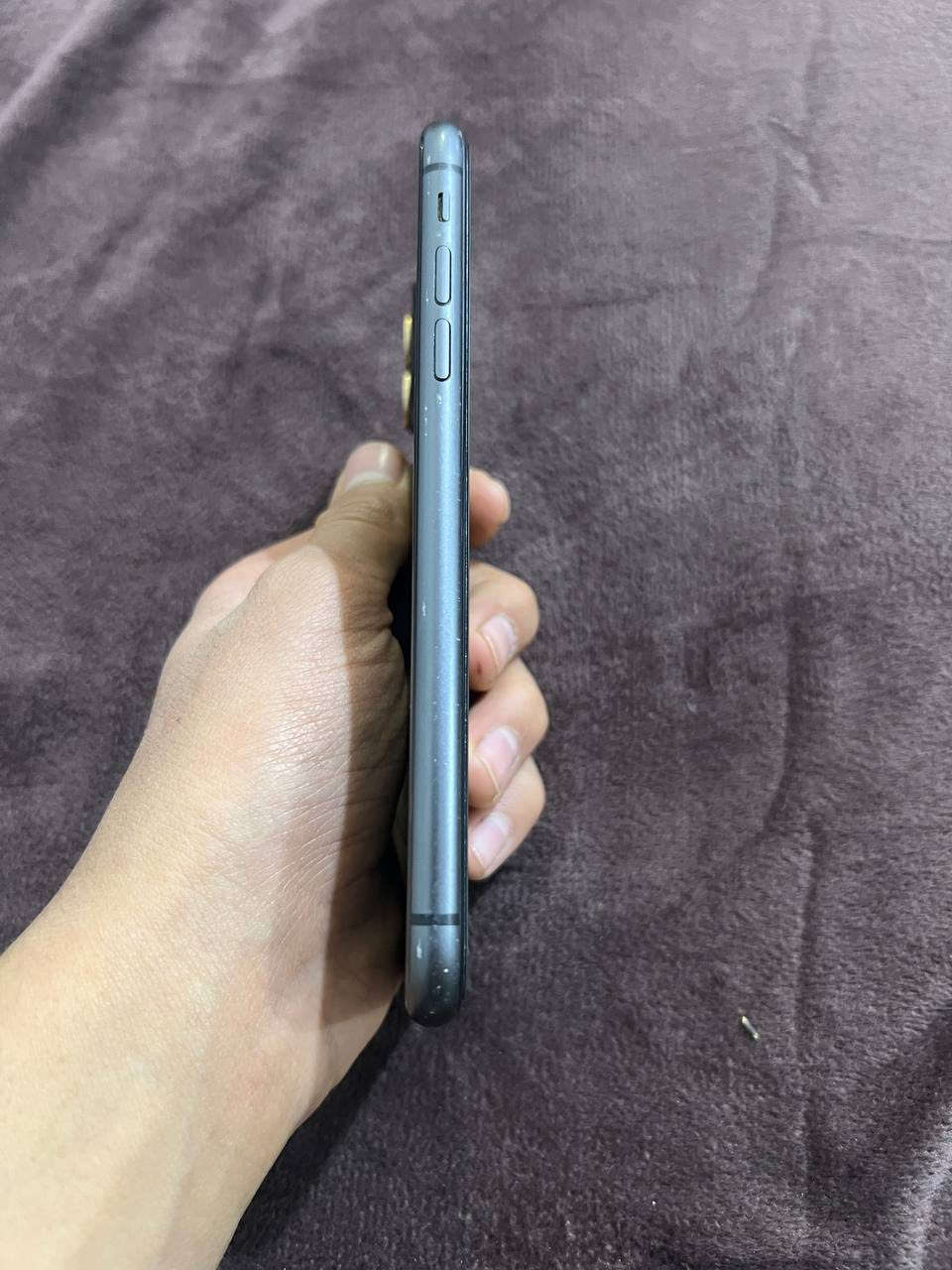 سلام عليكم ايفون ١١عادي جهاز مكفول مابي اي عطل ولا اي قطعة مستبدلة  ١٢٨ ذاكرة بطلرية ٩٣ معلاية جهاز نضيف جدا انطيك ويا غراض بقيمة ٣٥ الف شاحنة وثنين كفرات الون الاسود والاحلى تحديث ios26 سعر ٢٦٠   الرقم *********** مكاني الامين
