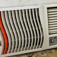 للبيع فقط سبلت زين نوعه حجم صغير طن واحد والمكيف طن ونص السعر خاص للتو...