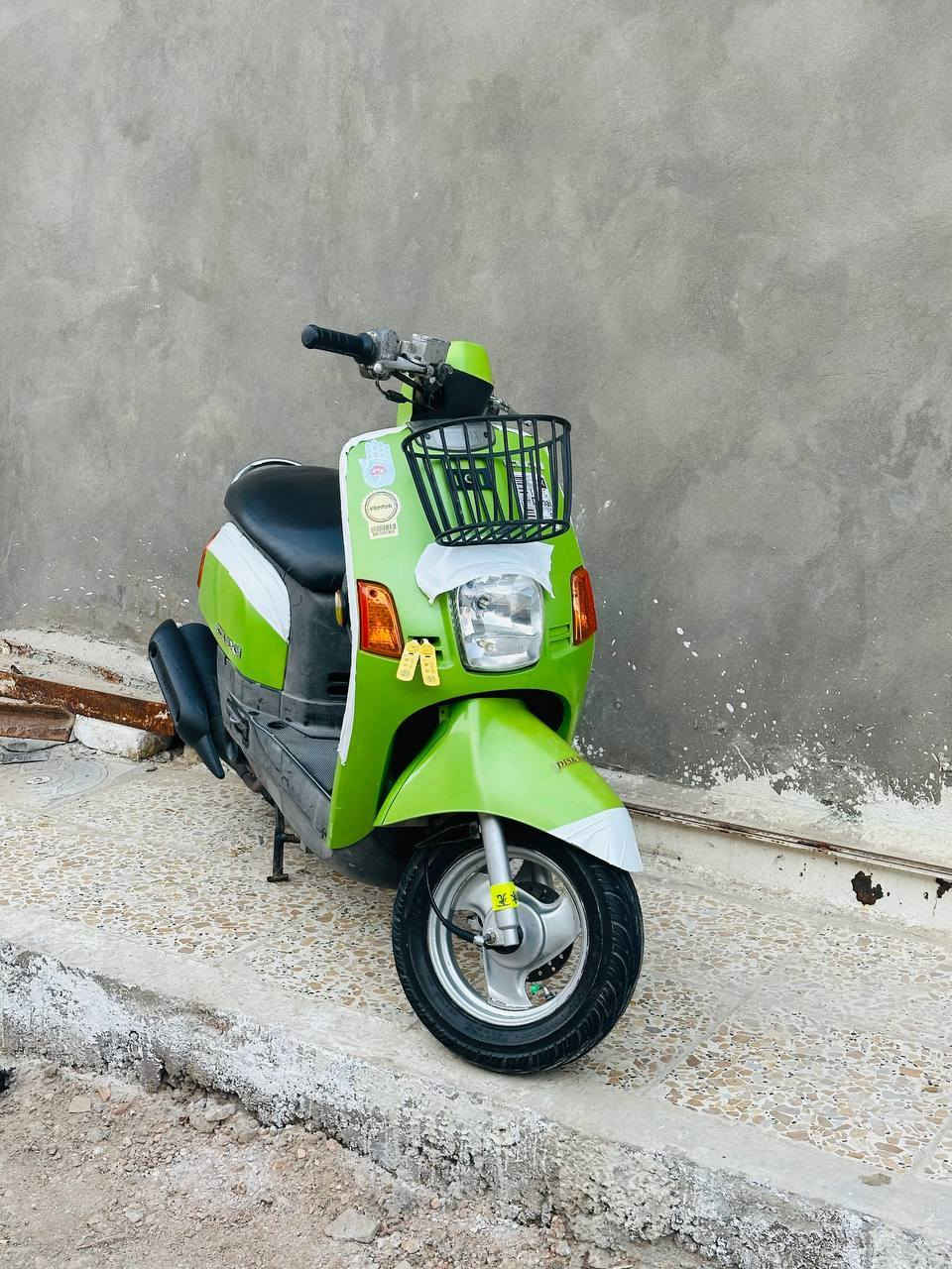 ماكس بوليس مصارلها شهر ونص من نازله نصبتها ولنضافه شوفت عينك عليها منضومه زنون اصلي لاتنقيص ولا تبخير ولاصوت كفاله الدراجه السعر ٩٠٠ وبيها مجال مكاني ديوانيه رقمي ***********
