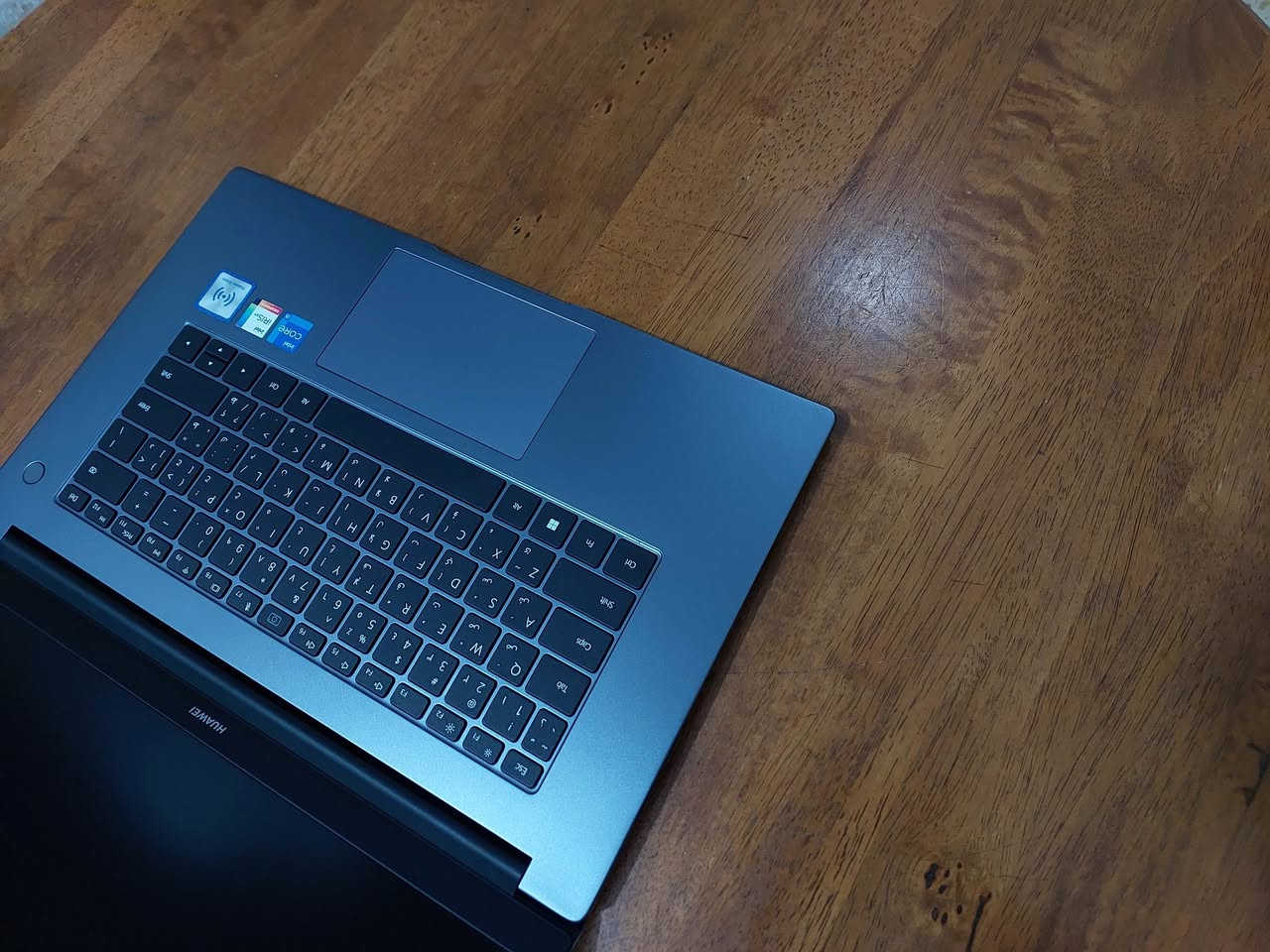 السلام عليكم.. جيل 11 .. ....لابتوب من HUAWEI MateBook D 15 من افضل انواع اللابتوبات بلون وشكل وتصميم مميز جدا  ...شاشة حجم 15.6 دقة FUL HD نوع IPS الوانها طبيعية مشبعة ونظام حماية للعين .. رام حجم 8 كيكا ...هارد حجم 512 كيكا  نوع SSD السريع ... .معالج كور اي 5 جيل 11...بصمة اصبع بزر التشغيل ...;كاميرا بالكيبورد ...شاحن اصلي تايب سي ...اللابتوب نظيف جدا    ووزنه خفيف وشكلة سوبر سلم وشحنه فوق الممتاز   ...ملائم للبرامج الهندسية والدراسة والاعمال وغيرها السعر   350 $    للاستفسار *********** او ***********(واتس)
