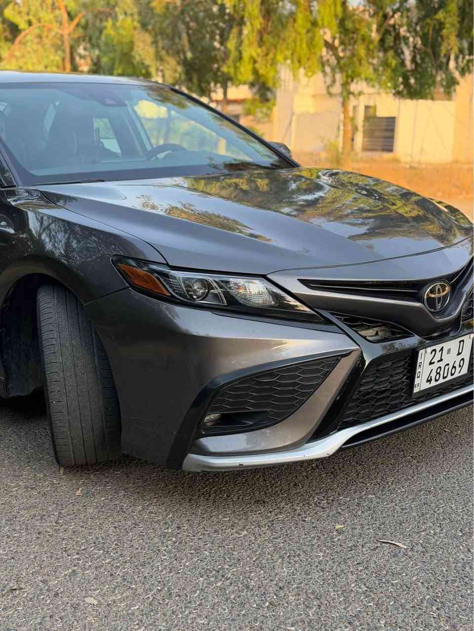 كامري 2023 se 
بصمه 
تشغيل عن بعد 
كشنات جلد 
ويل كروم 
بلاجكتورات بلاديه 
نقطه عمياء 
تحديد خروج عن المسار 
توقف ذاتي 
رادار سرعه تفاعلي 
مثبت سرعه 
مرايه تعتيم ذاتي 
شفتات ستيرن 

السياره جديده ماشيه 24 الف 
بيها بطاقة بانزين 

ضرر السياره بنيد مبدل + جاملغ خلف السايق بيها بارد 
بدون ايرباك  

*********** كركوك, العراق
